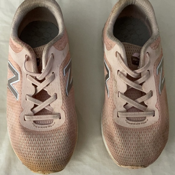 New Balance Toddler Size 9.5 Sneakers - Picture 2 of 5